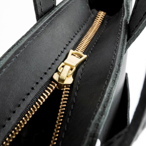 NEW Portland Leather zippered medium crossbody tote w/ strap extender black - Picture 6 of 8